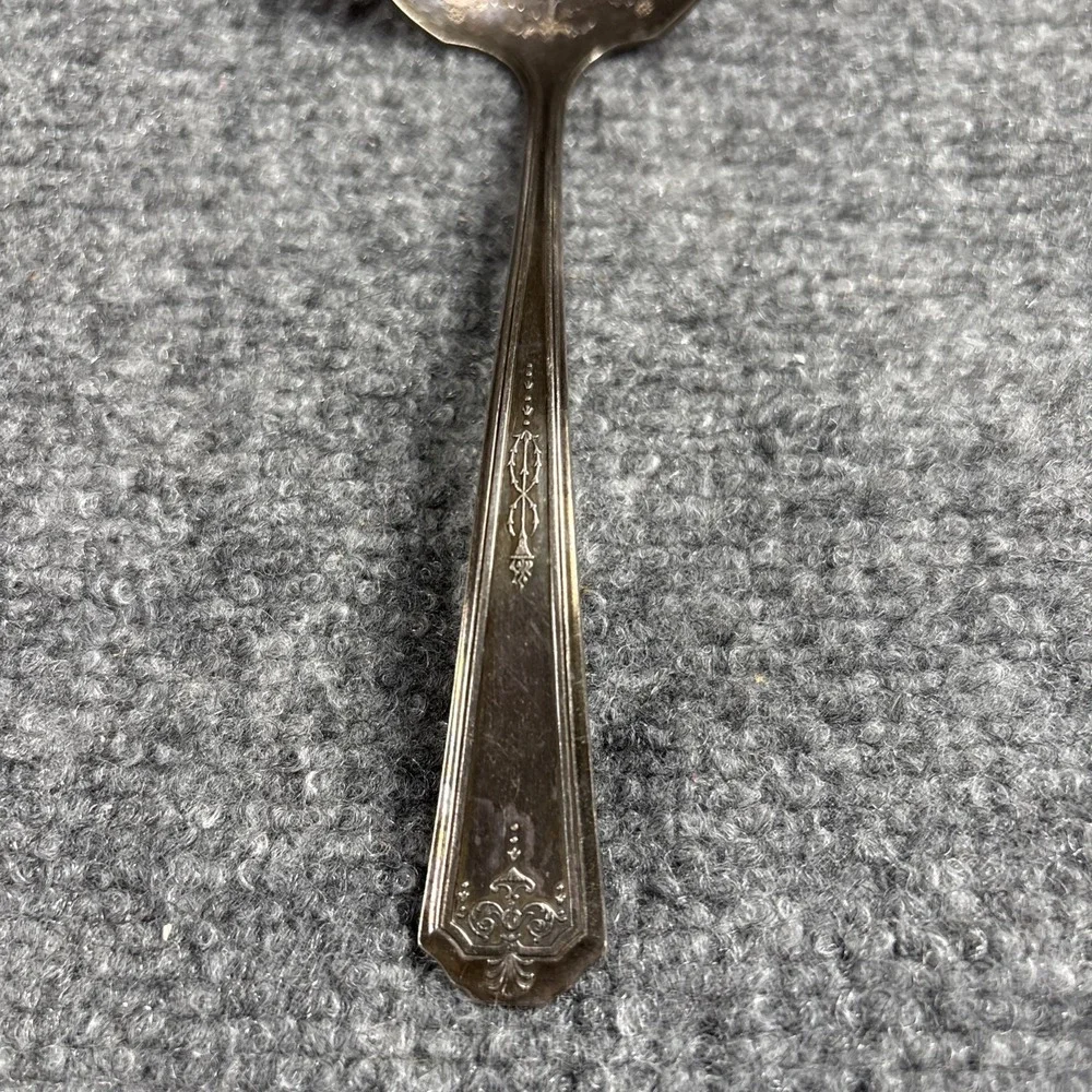 Oneida Community Queen Bess 1 Solid Gravy Ladle Silverplate 1924 Tudor Vintage